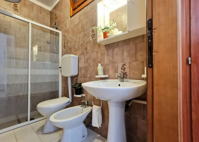 One Bedroom Flat In A With Pool * Μπιμπιόνε