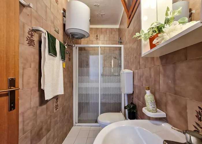 One Bedroom Flat In A With Pool * Μπιμπιόνε