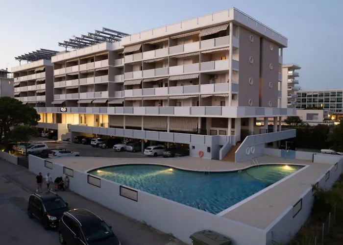 One Bedroom Flat In A With Pool