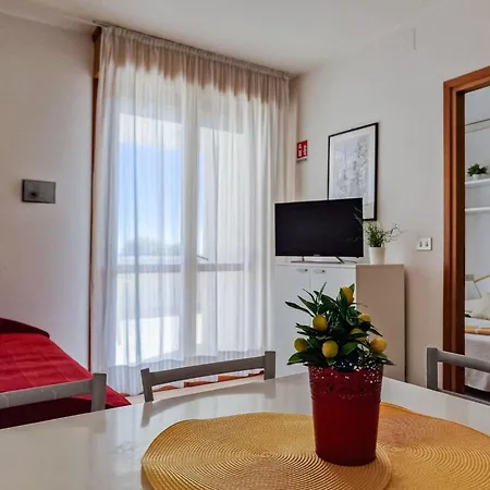 One Bedroom Flat In A With Pool Bibione