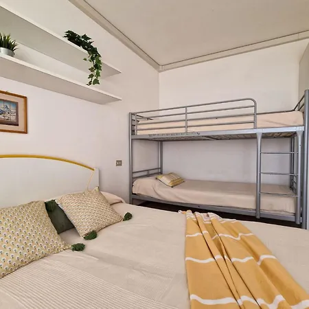 One Bedroom Flat In A With Pool بيبيوني