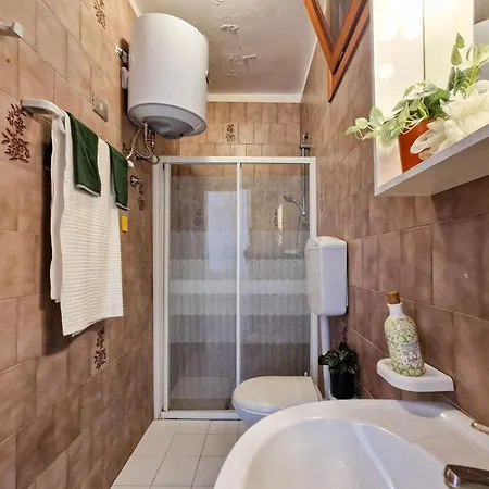 One Bedroom Flat In A With Pool * بيبيوني