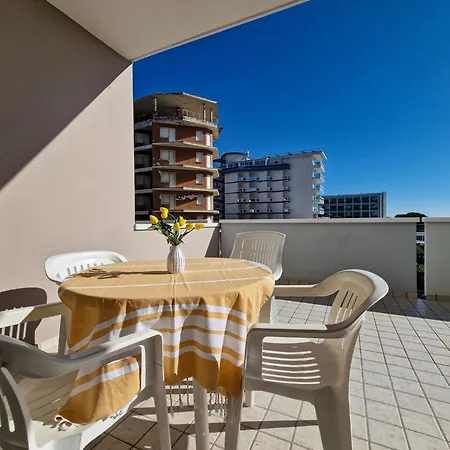 One Bedroom Flat In A With Pool Apartment