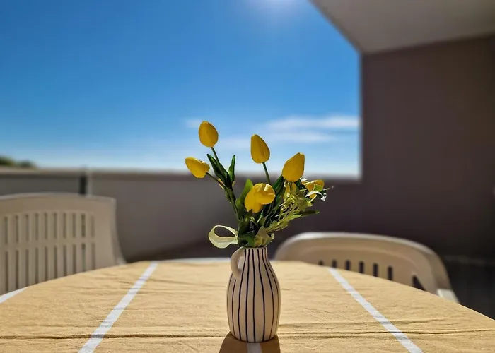 One Bedroom Flat In A With Pool * Bibione