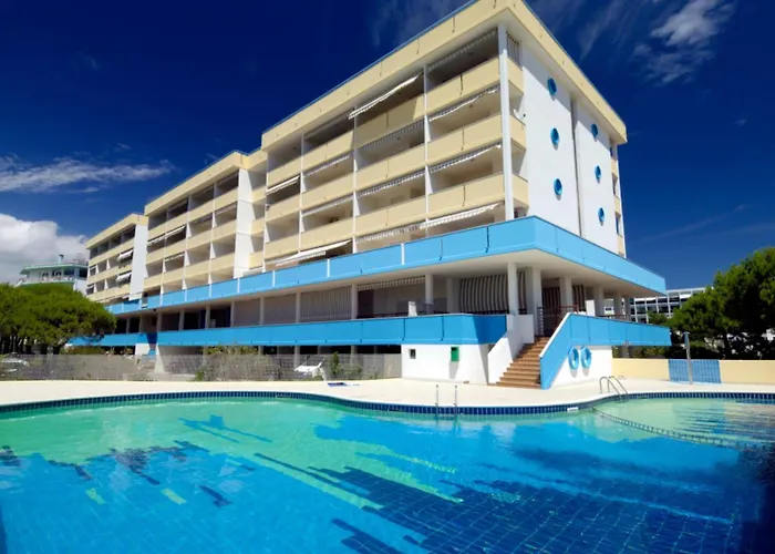 One Bedroom Flat In A With Pool Apartman *